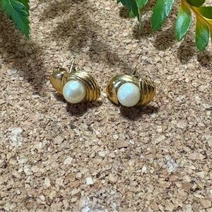 Vintage Art Deco Pearlescent Earrings